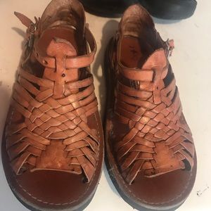 Little boys water shoes size 10/11